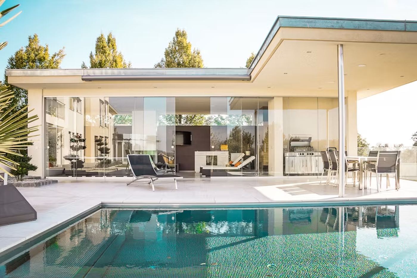 Villa moderne avec piscine et terrasse